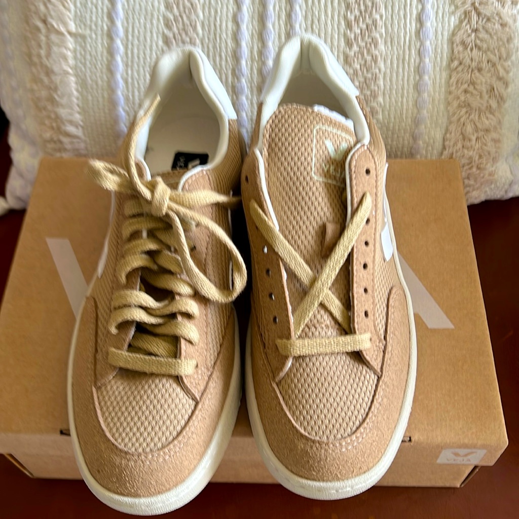 Veja V-12 Dunewhite 38